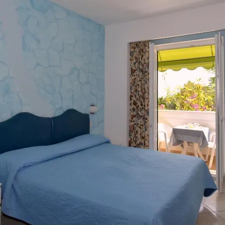 Отель L'approdo 4*