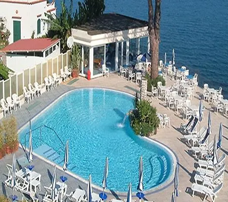 Отель L'approdo 4*