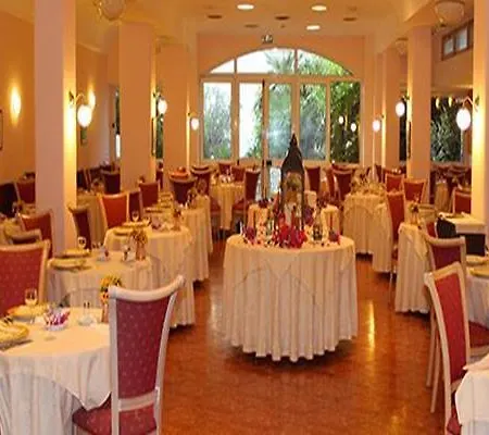 L'approdo 4* كازاميتْشيولا تيرمي